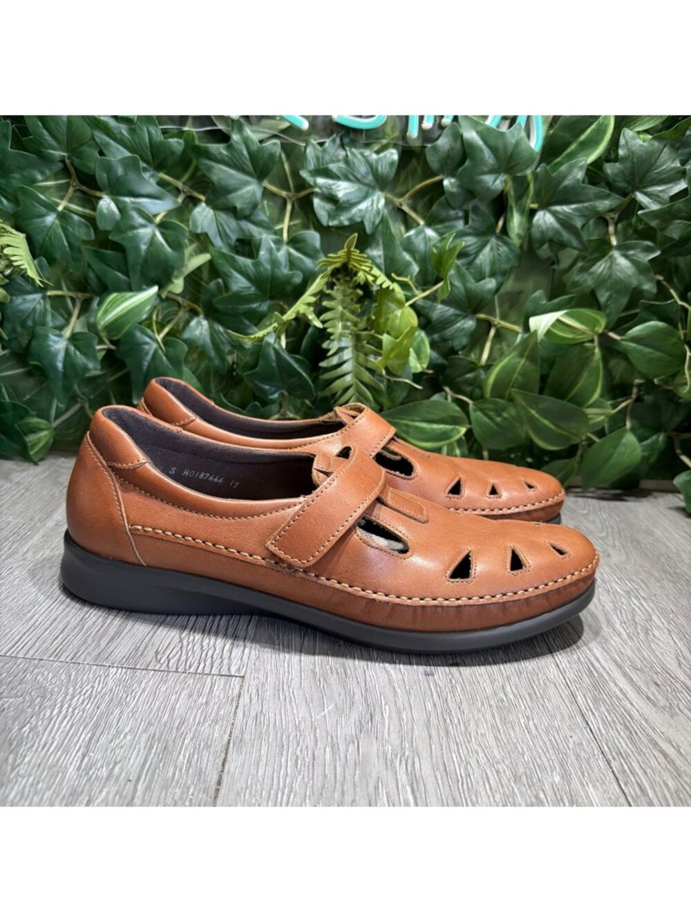 SAS Roamer- Ez Strap Walking shoe Hook-and-Loop Vented Sandals 11.5 Brown